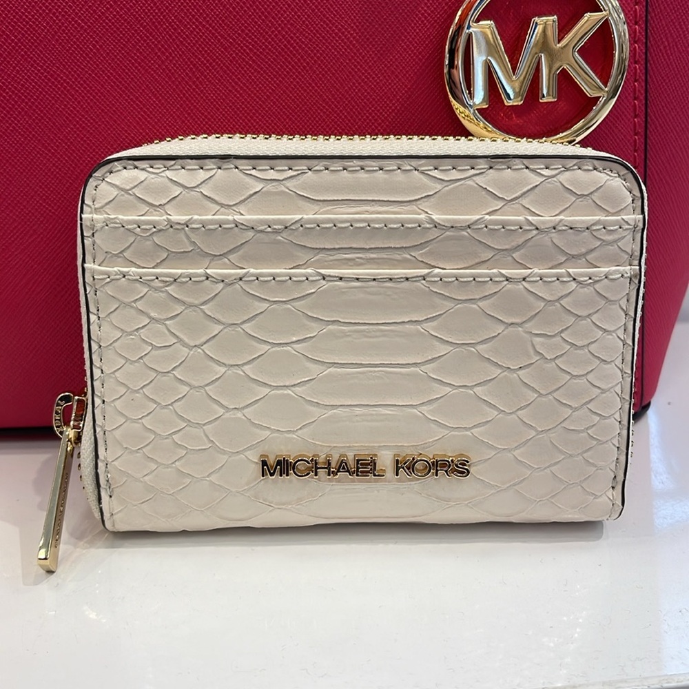 Michael Kors Women Medium Zip Around Card Case Coin Pouch Wallet Light Cream
NWT - Picture 15 of 16